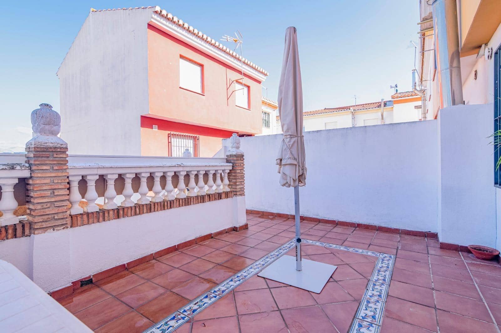 3 makuuhuone Rivitalo myytävänä paikassa Cullar Vega mukana uima-altaan - 299 000 € (Ref: 9427250)