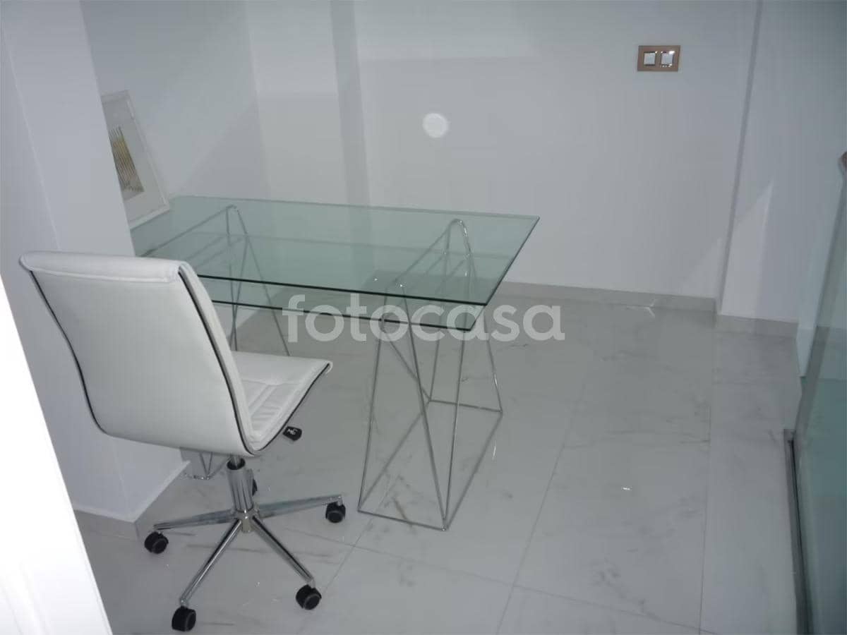 2 bedroom Flat for rent in Granada city - € 800 (Ref: 9431090)