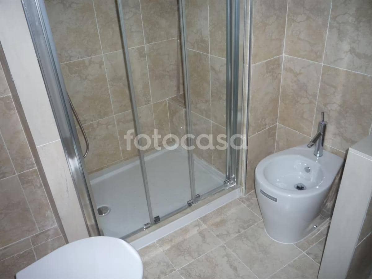 2 bedroom Flat for rent in Granada city - € 800 (Ref: 9431090)