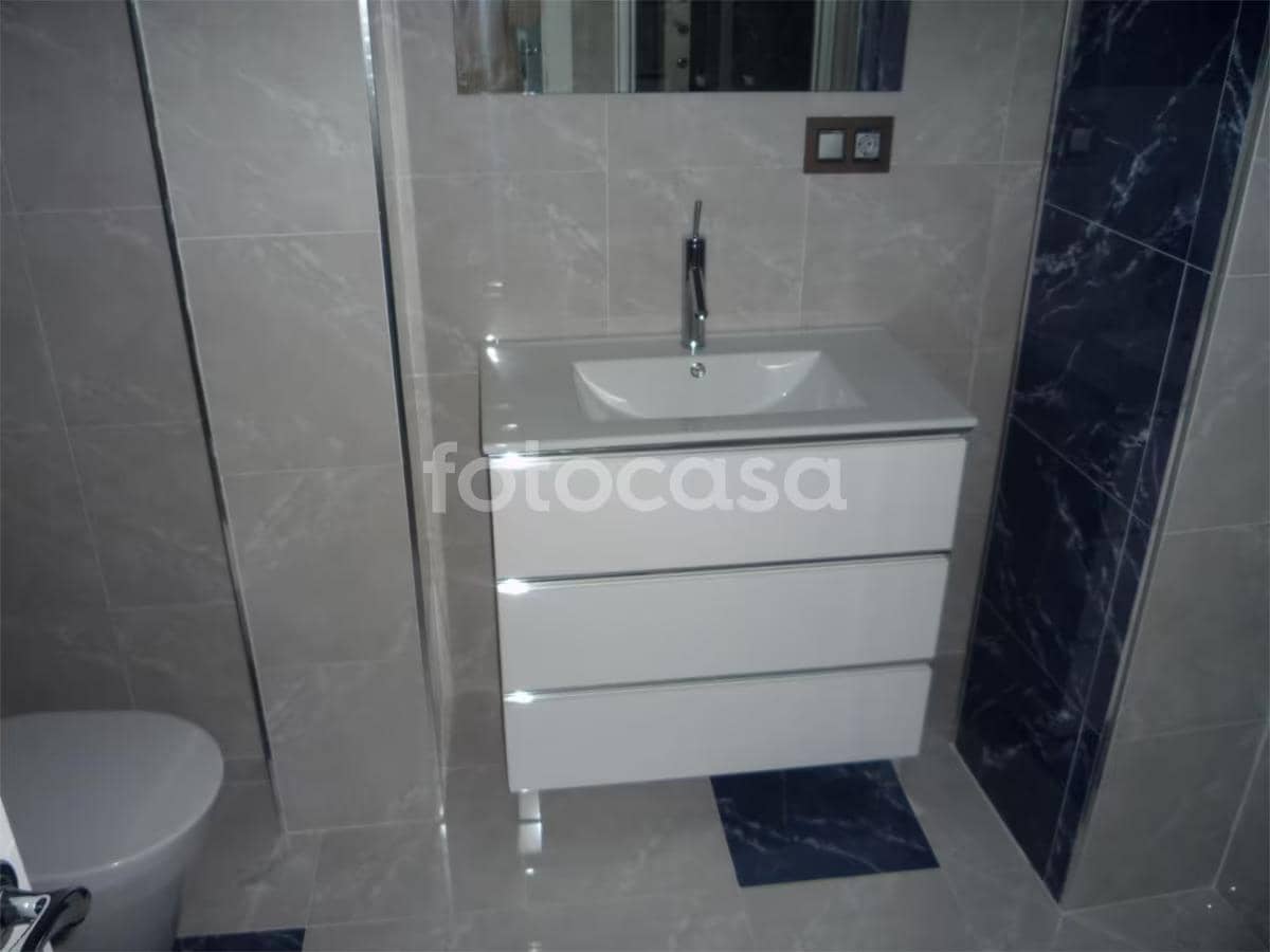 2 bedroom Flat for rent in Granada city - € 800 (Ref: 9431090)