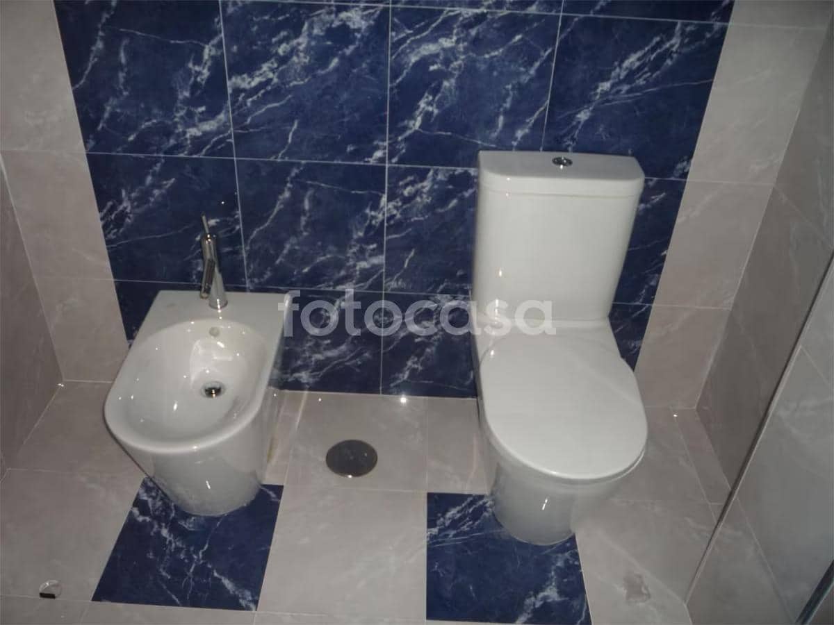 2 bedroom Flat for rent in Granada city - € 800 (Ref: 9431090)