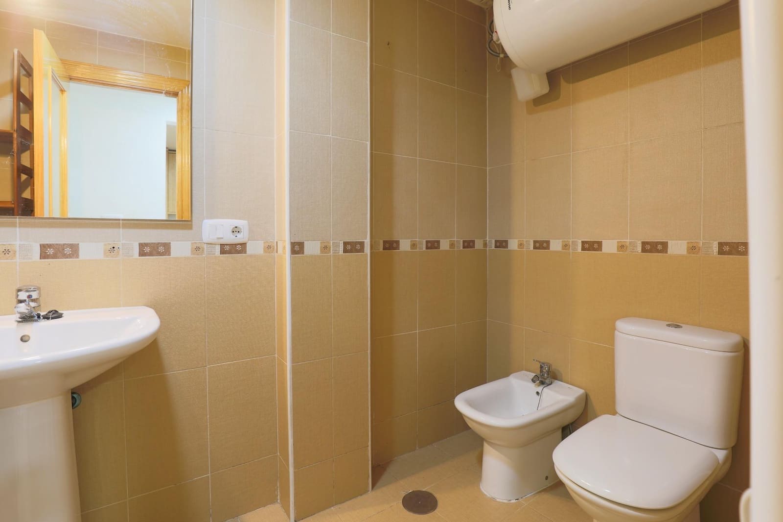 2 bedroom Flat for sale in Las Gabias with garage - € 155,000 (Ref: 9437145)