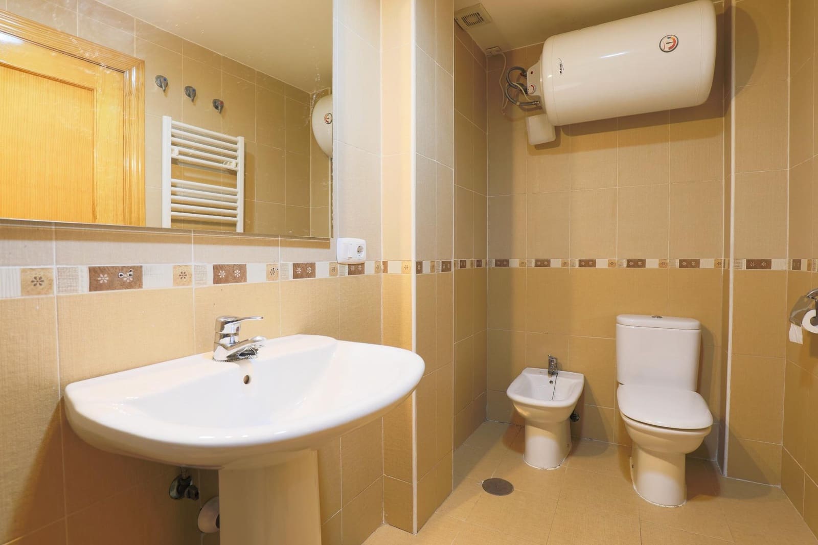 2 bedroom Flat for sale in Las Gabias with garage - € 155,000 (Ref: 9437145)