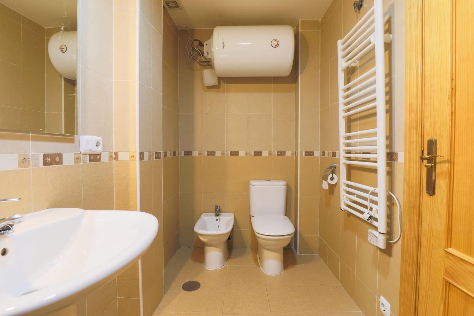 2 bedroom Flat for sale in Las Gabias with garage - € 155,000 (Ref: 9437145)