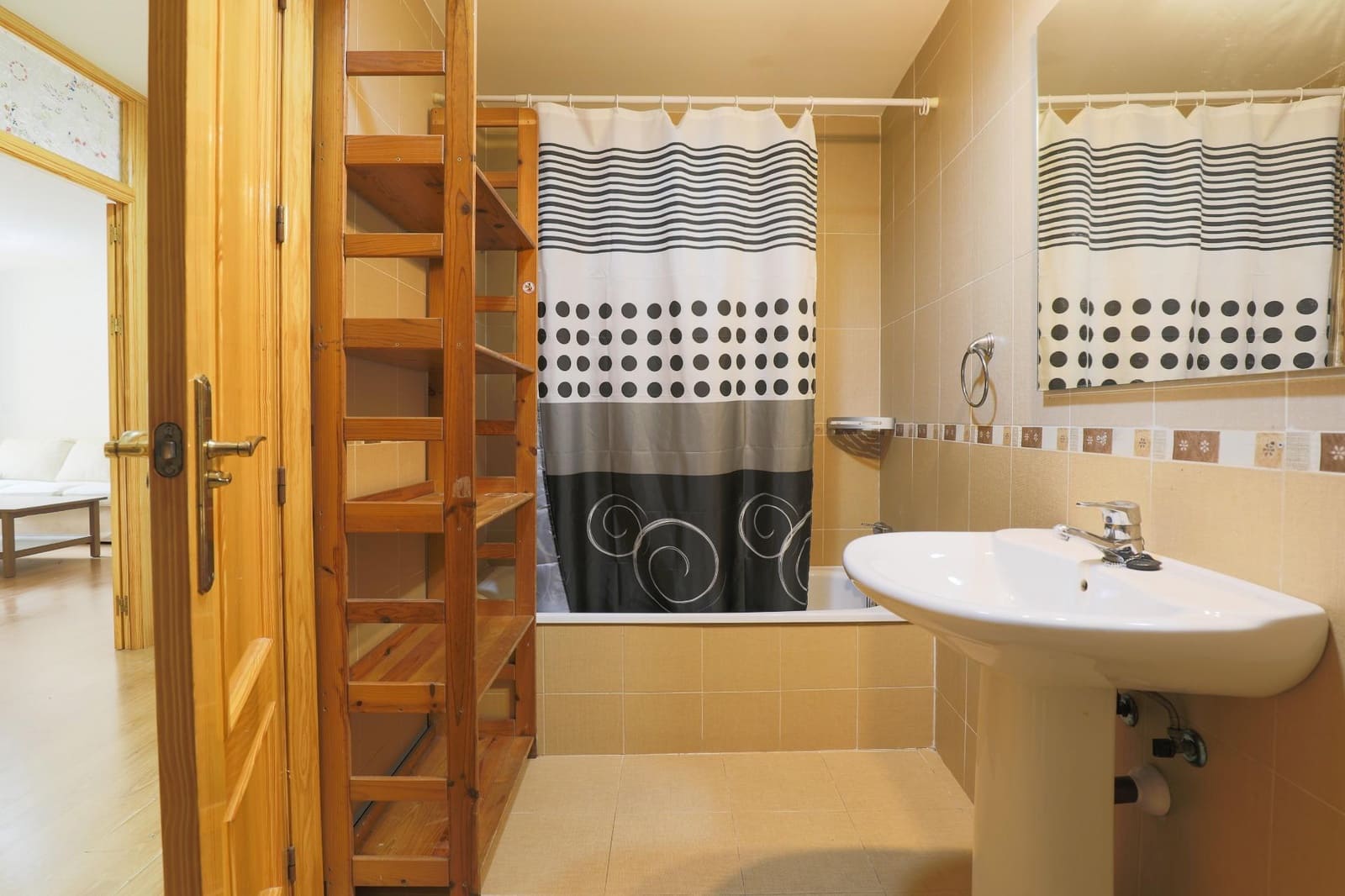 2 bedroom Flat for sale in Las Gabias with garage - € 155,000 (Ref: 9437145)