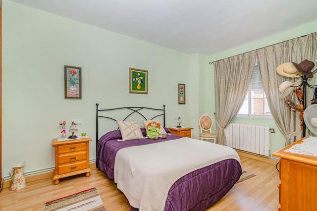 4 makuuhuone Omakotitalo myytävänä paikassa Gabia Grande, Las Gabias - 199 990 € (Ref: 9437147)