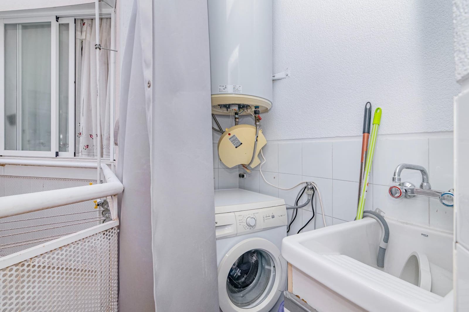 3 bedroom Flat for sale in Cenes de la Vega with pool garage - € 184,000 (Ref: 9446369)