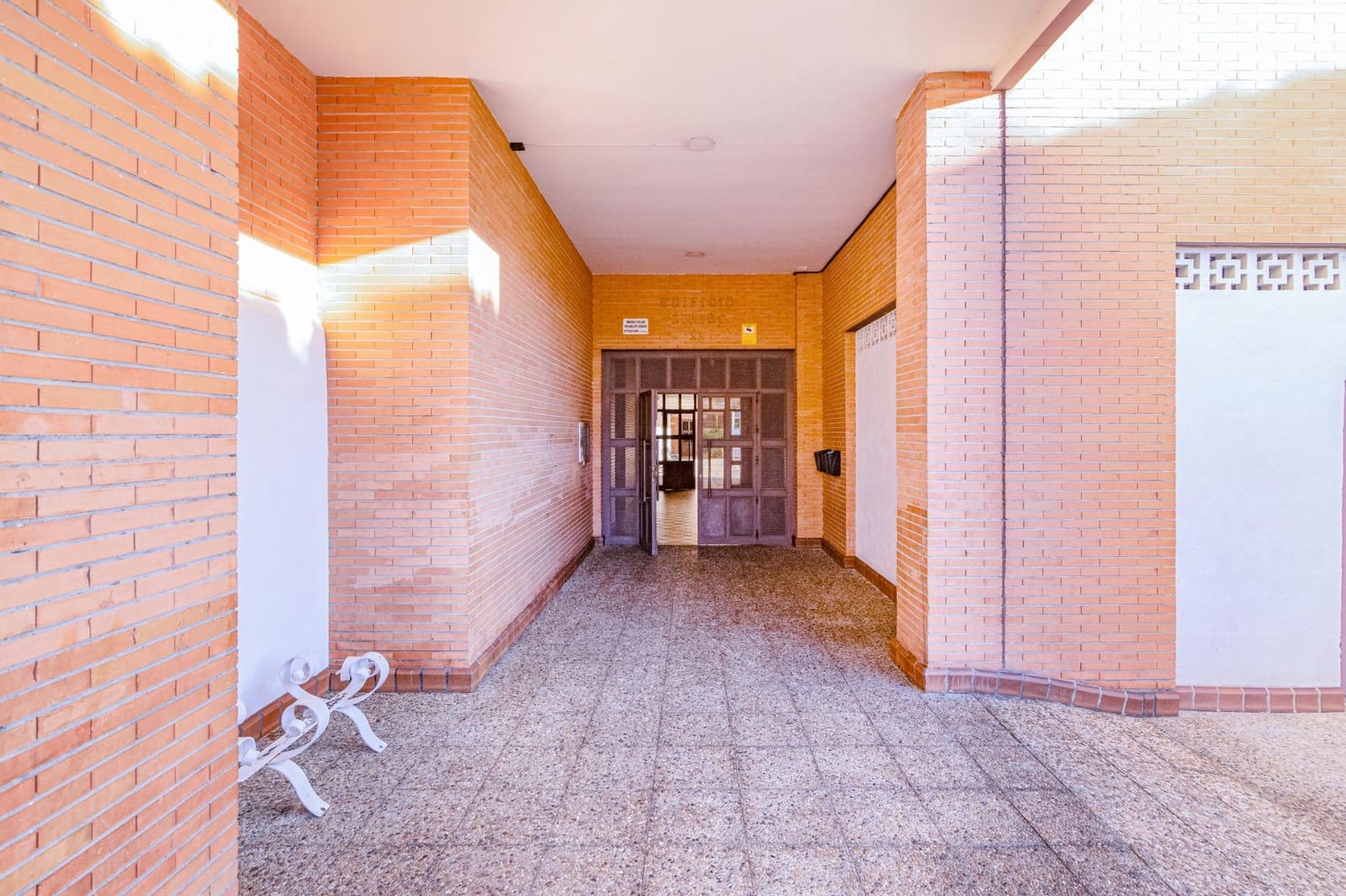 3 bedroom Flat for sale in Cenes de la Vega with pool garage - € 184,000 (Ref: 9446369)