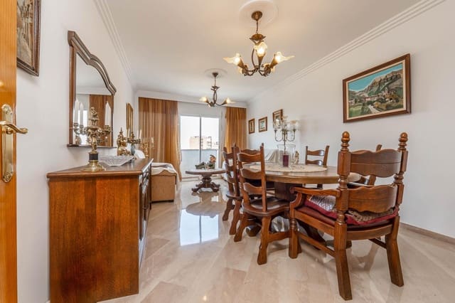 3 bedroom Flat for sale in Avda. Federico Garcia Lorca - Nueva Estación Autobuses, Granada city - € 369,900 (Ref: 9452157)