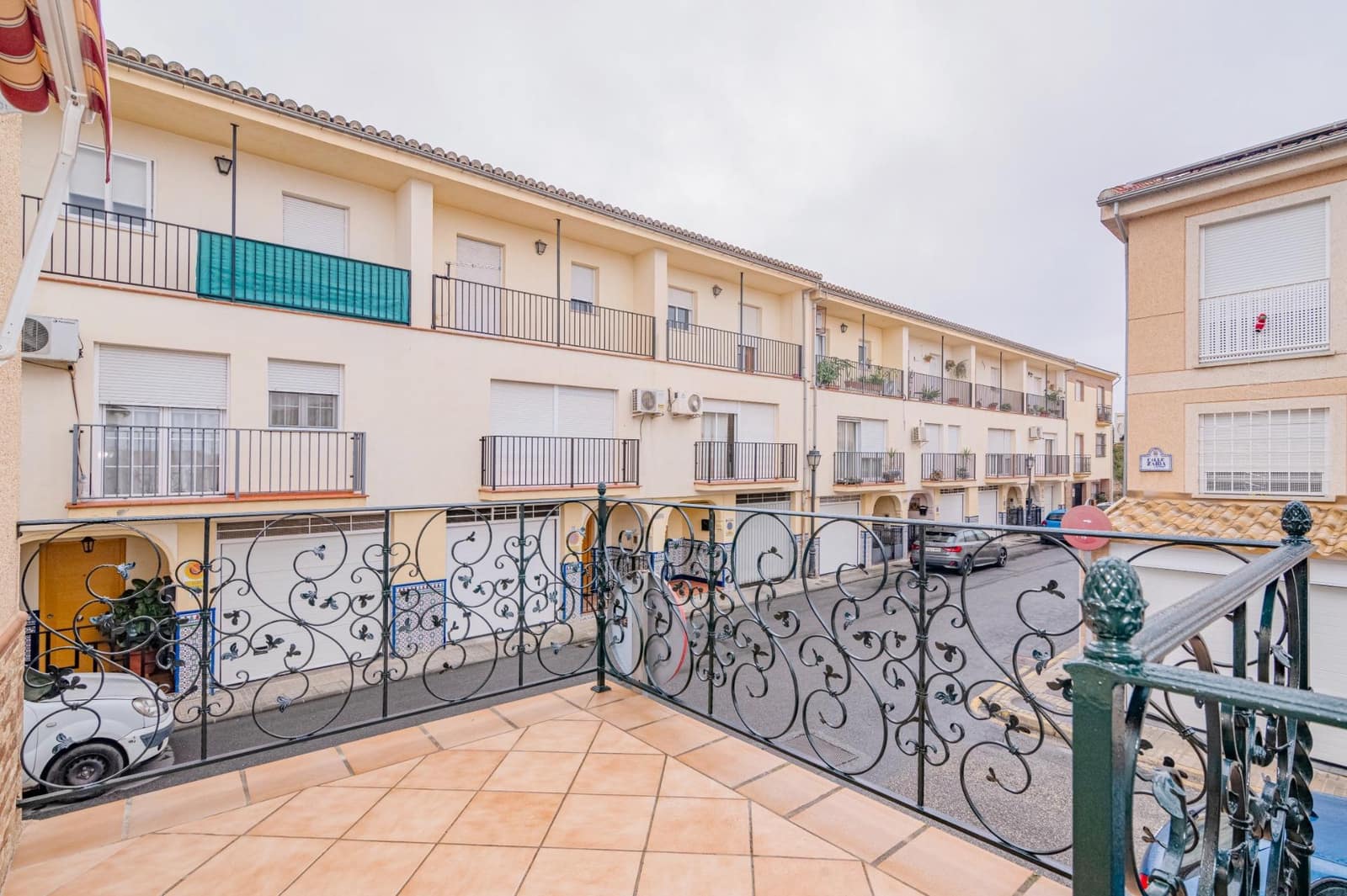 3 bedroom Terraced Villa for sale in Las Gabias with pool - € 239,000 (Ref: 9452159)