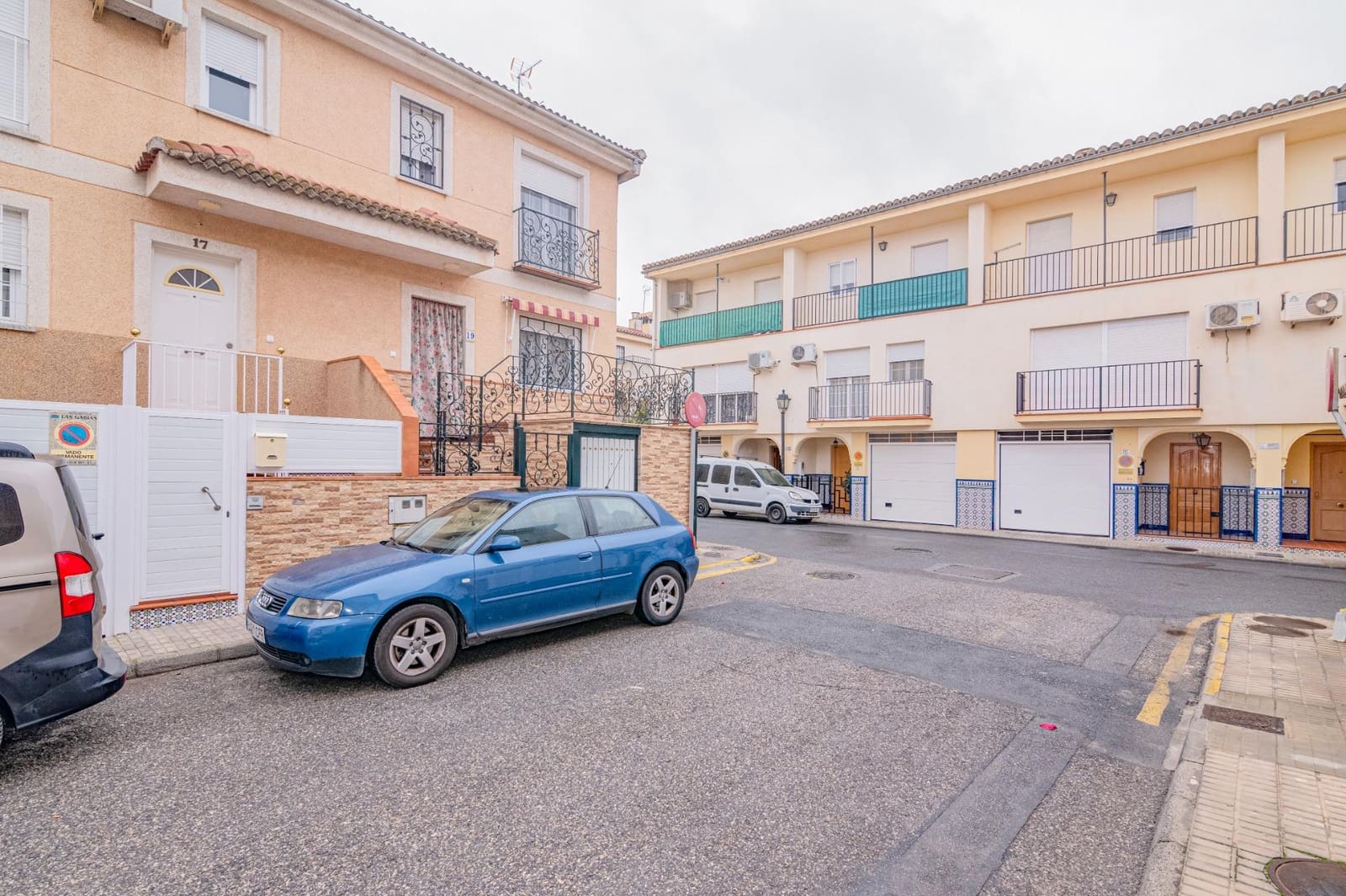 3 bedroom Terraced Villa for sale in Las Gabias with pool - € 239,000 (Ref: 9452159)