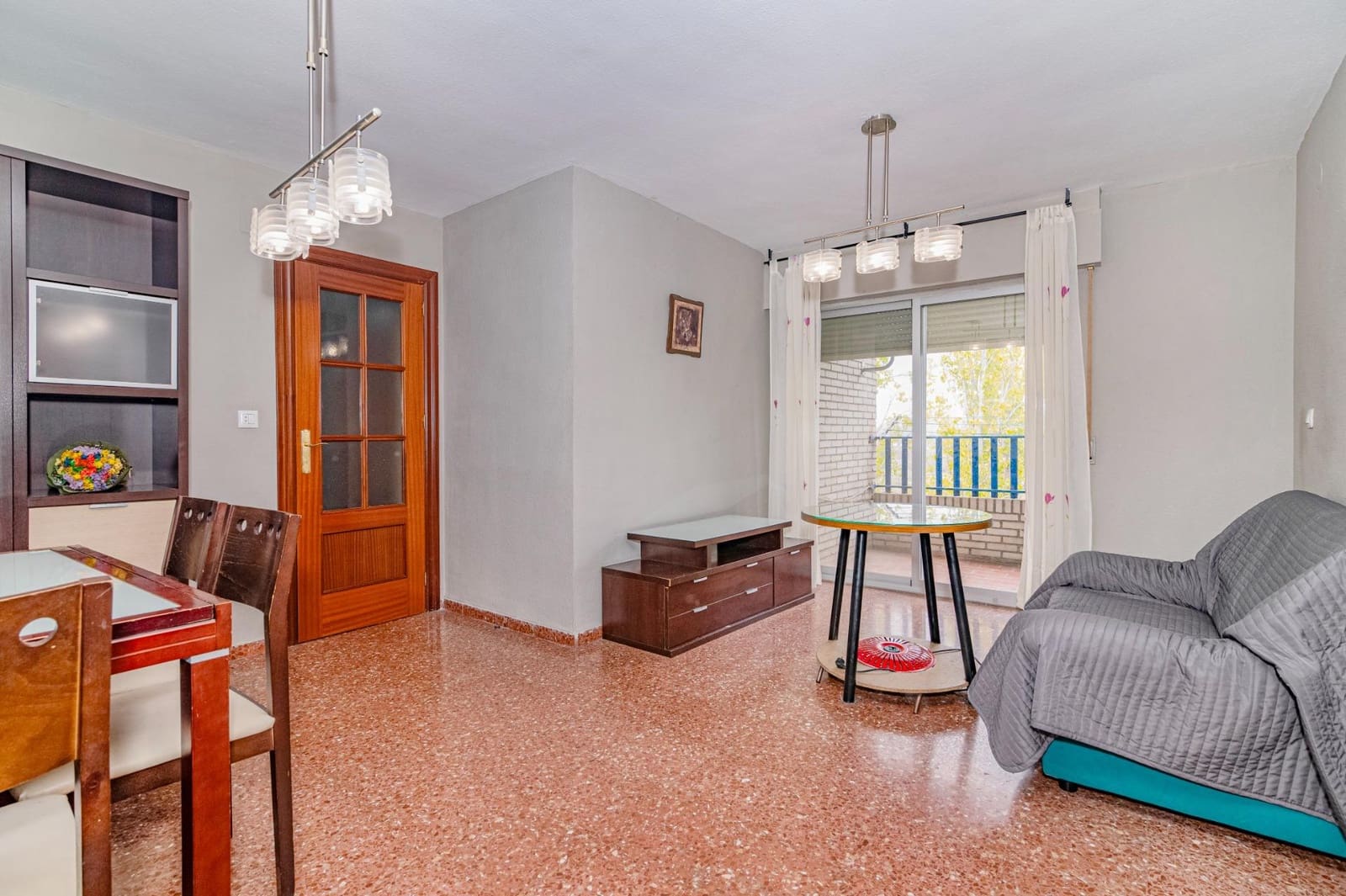 4 bedroom Flat for sale in Granada city with garage - € 165,000 (Ref: 9452160)