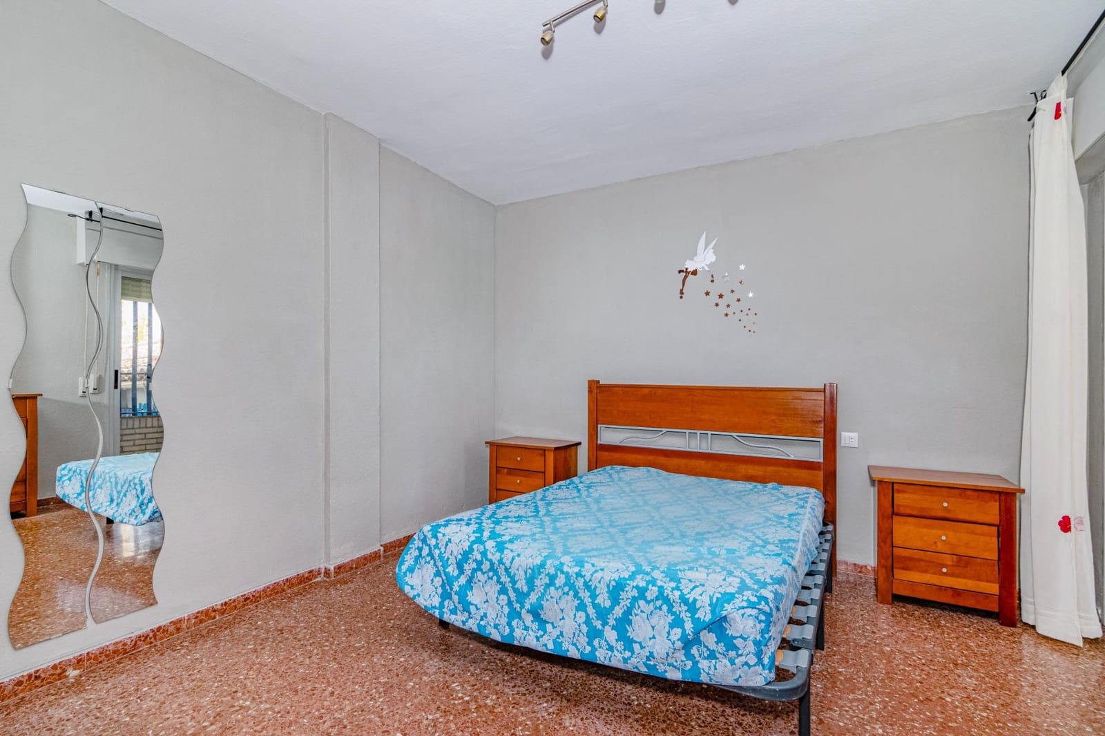 4 bedroom Flat for sale in Granada city with garage - € 165,000 (Ref: 9452160)