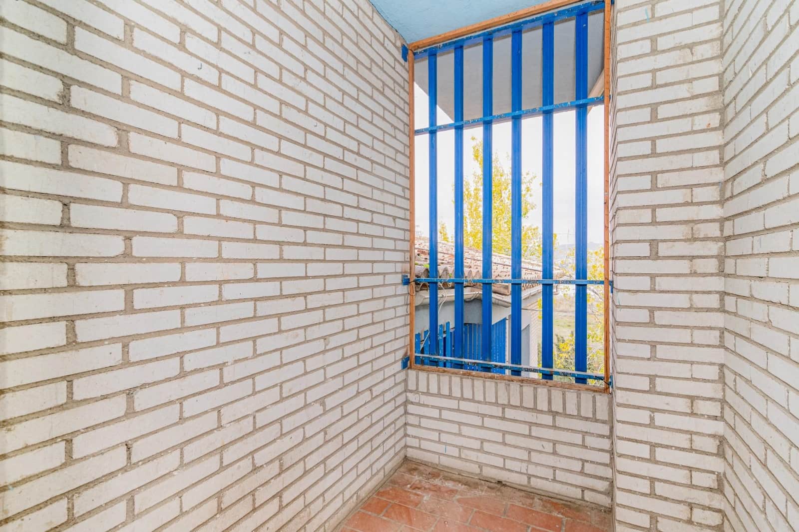 4 bedroom Flat for sale in Granada city with garage - € 165,000 (Ref: 9452160)