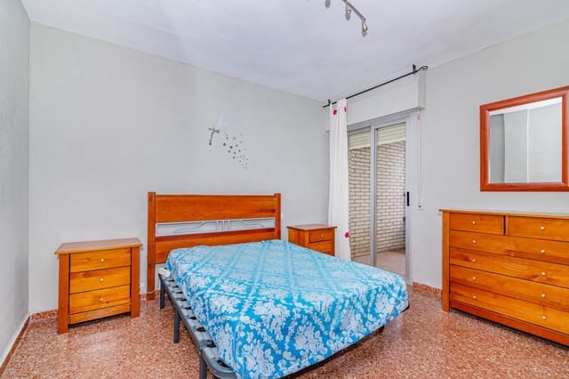 4 bedroom Flat for sale in Poligono Cartuja - La Paz, Granada city with garage - € 165,000 (Ref: 9452160)