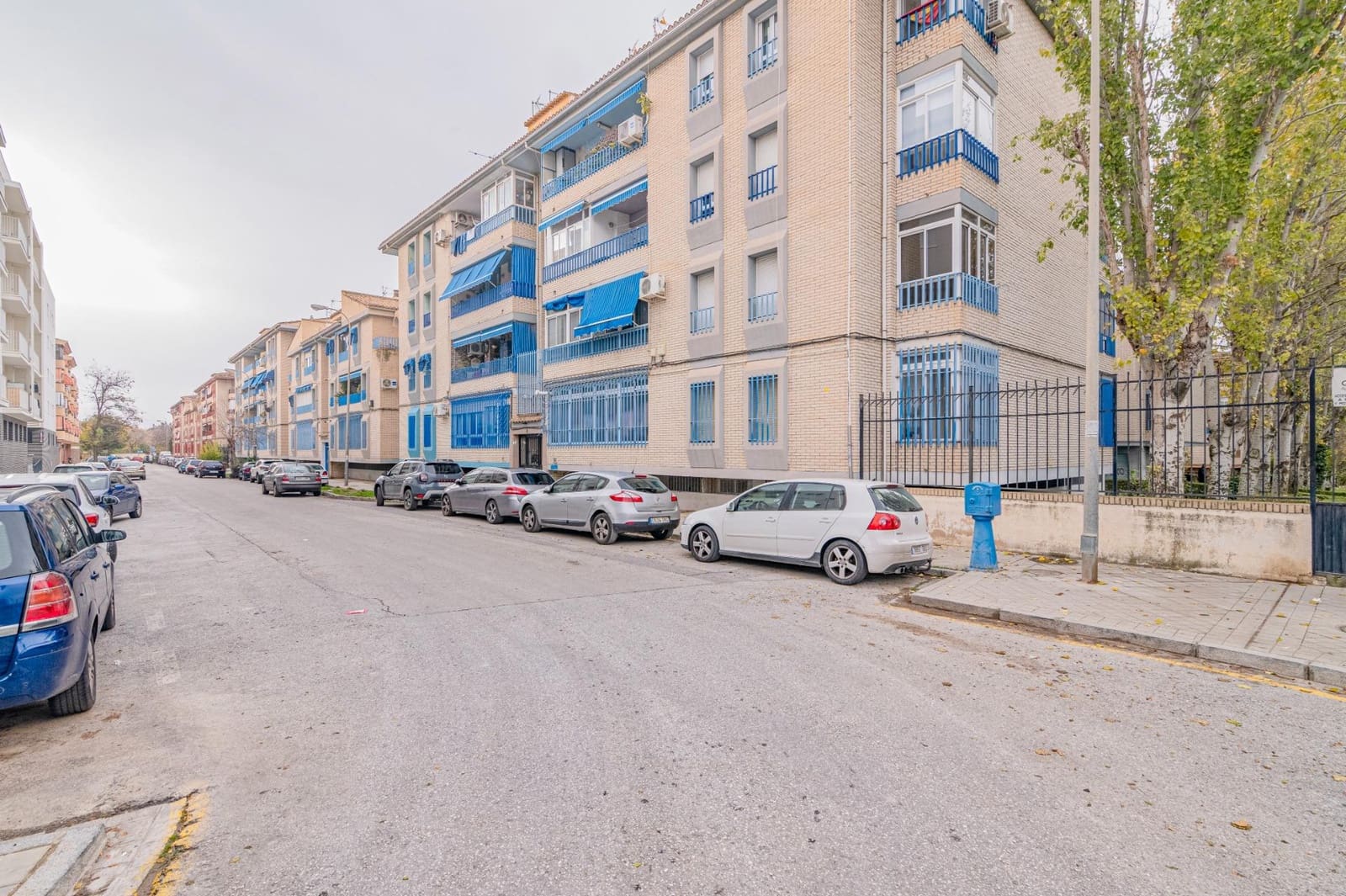 4 bedroom Flat for sale in Granada city with garage - € 165,000 (Ref: 9452160)