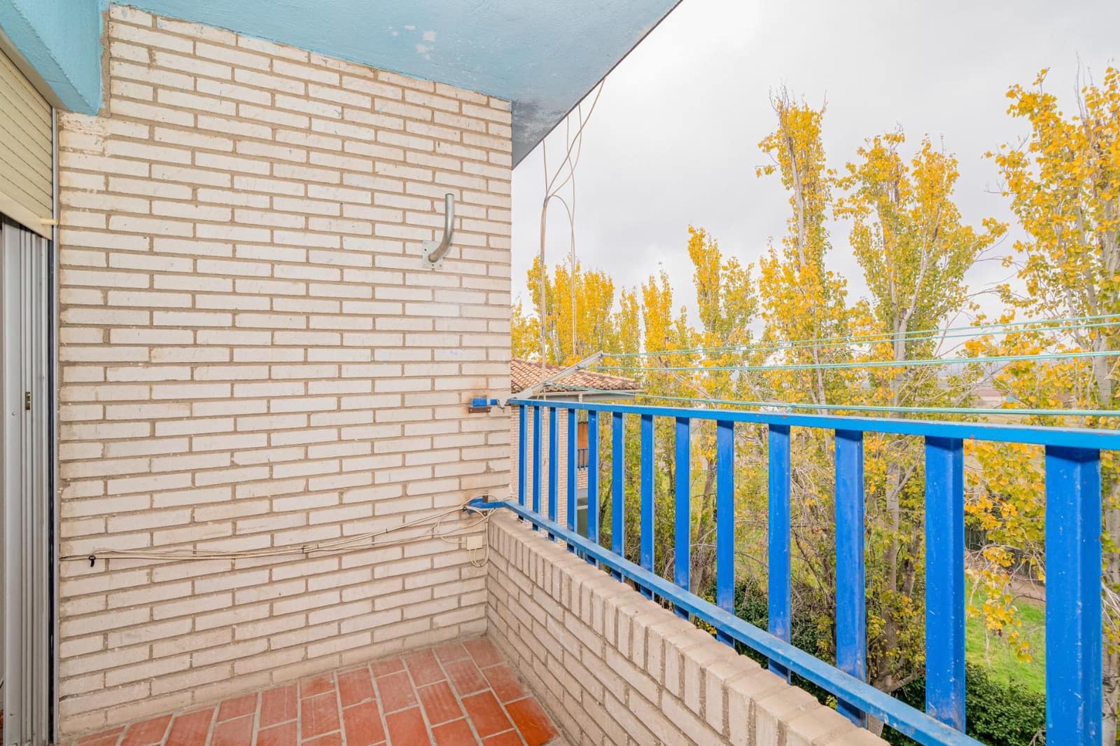 4 bedroom Flat for sale in Granada city with garage - € 165,000 (Ref: 9452160)