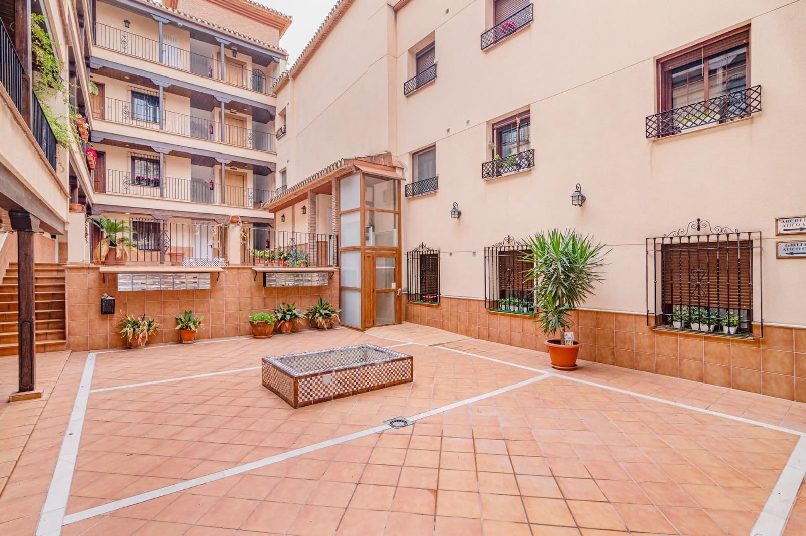 2 bedroom Flat for sale in La Zubia - € 150,000 (Ref: 9468517)