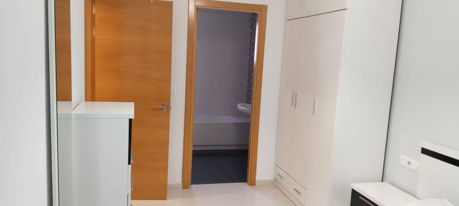 3 quarto Apartamento para arrendar em Granada cidade com piscina - 900 € (Ref: 9488362)