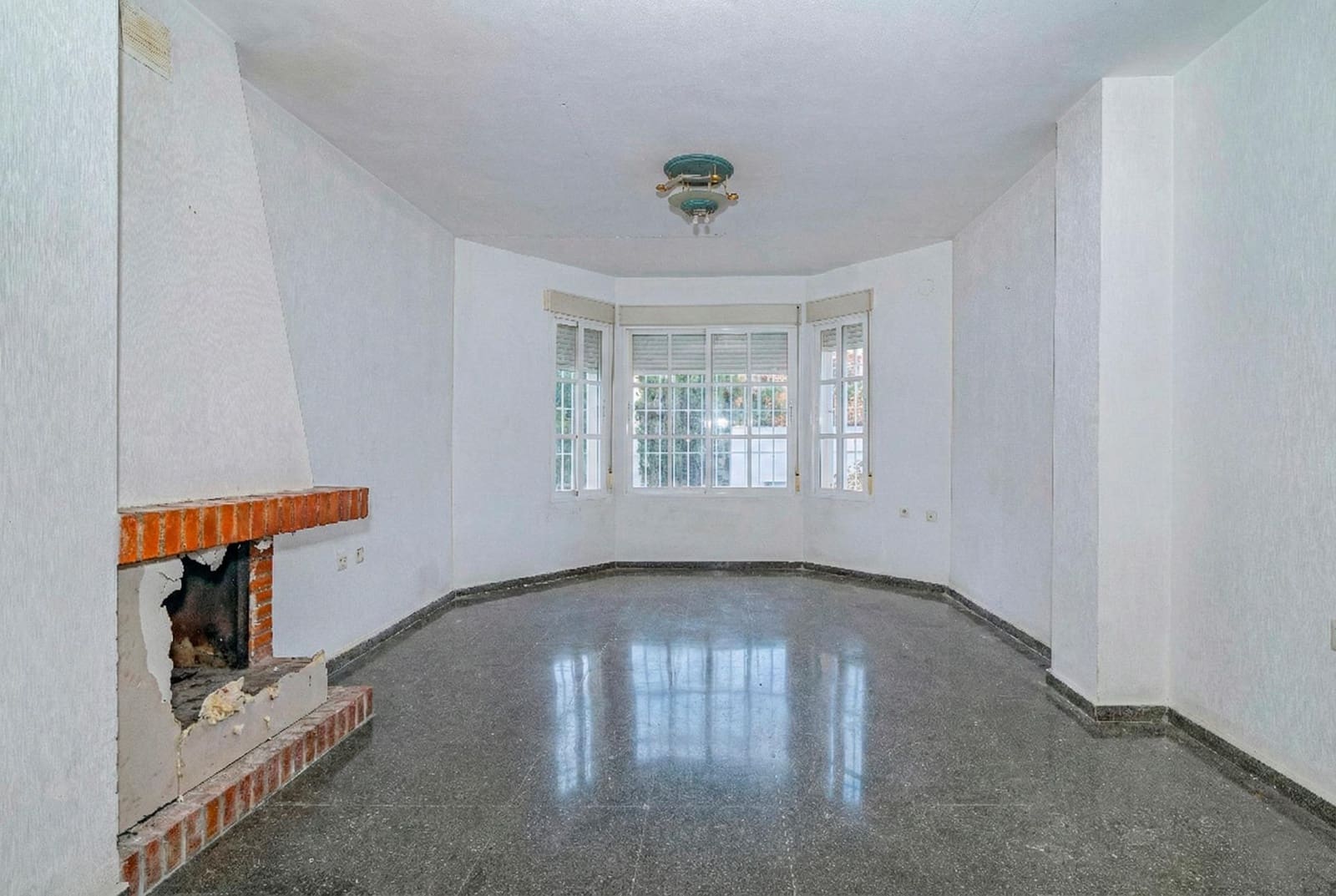 3 bedroom Semi-detached Villa for sale in Albolote with garage - € 265,000 (Ref: 9488363)