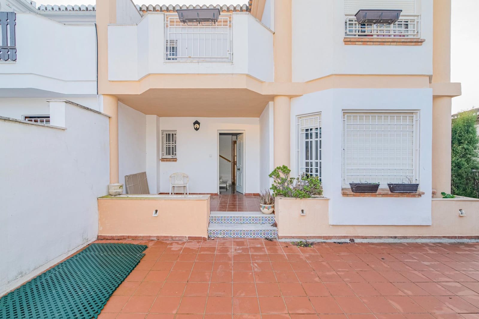 3 bedroom Semi-detached Villa for sale in Albolote with garage - € 265,000 (Ref: 9488363)