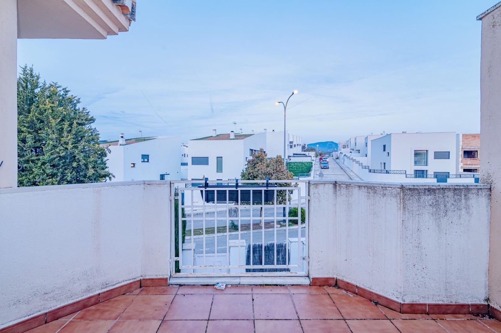 3 bedroom Semi-detached Villa for sale in Albolote with garage - € 265,000 (Ref: 9488363)