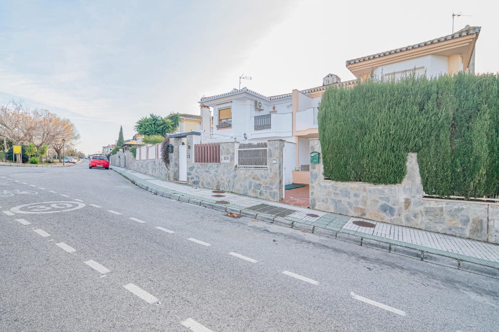 3 bedroom Semi-detached Villa for sale in Albolote with garage - € 265,000 (Ref: 9488363)