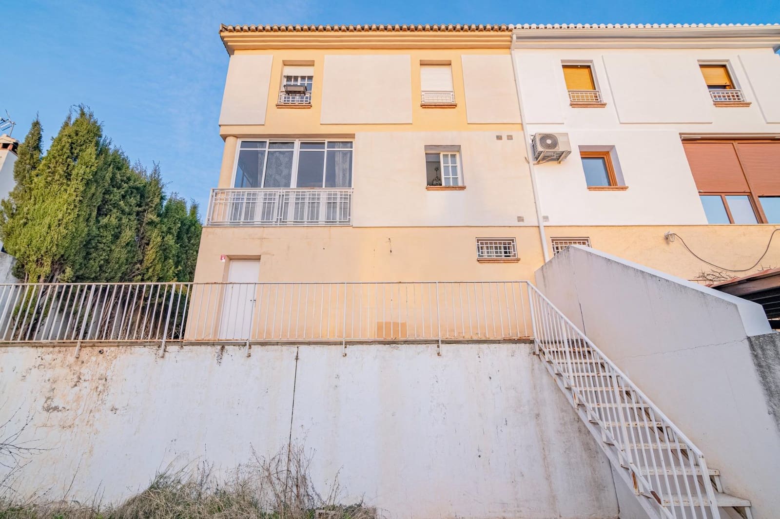 3 bedroom Semi-detached Villa for sale in Albolote with garage - € 265,000 (Ref: 9488363)