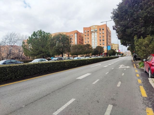 4 soveværelse Lejlighed til salg i Camino de Ronda - Rosaleda, Granada by - € 274.999 (Ref: 9494675)