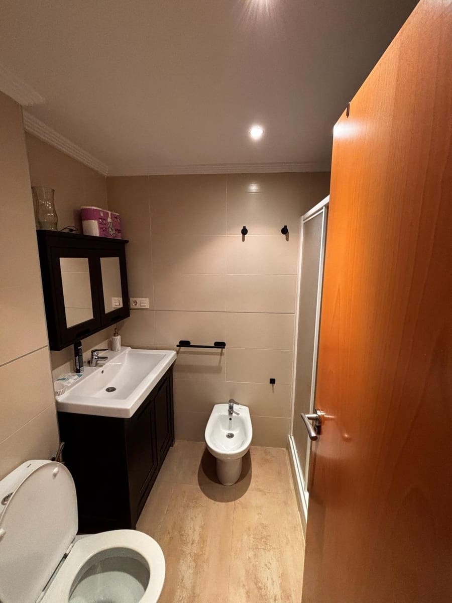 Piso de 3 habitaciones en Granada ciudad en alquiler - 900 € (Ref: 9497272)