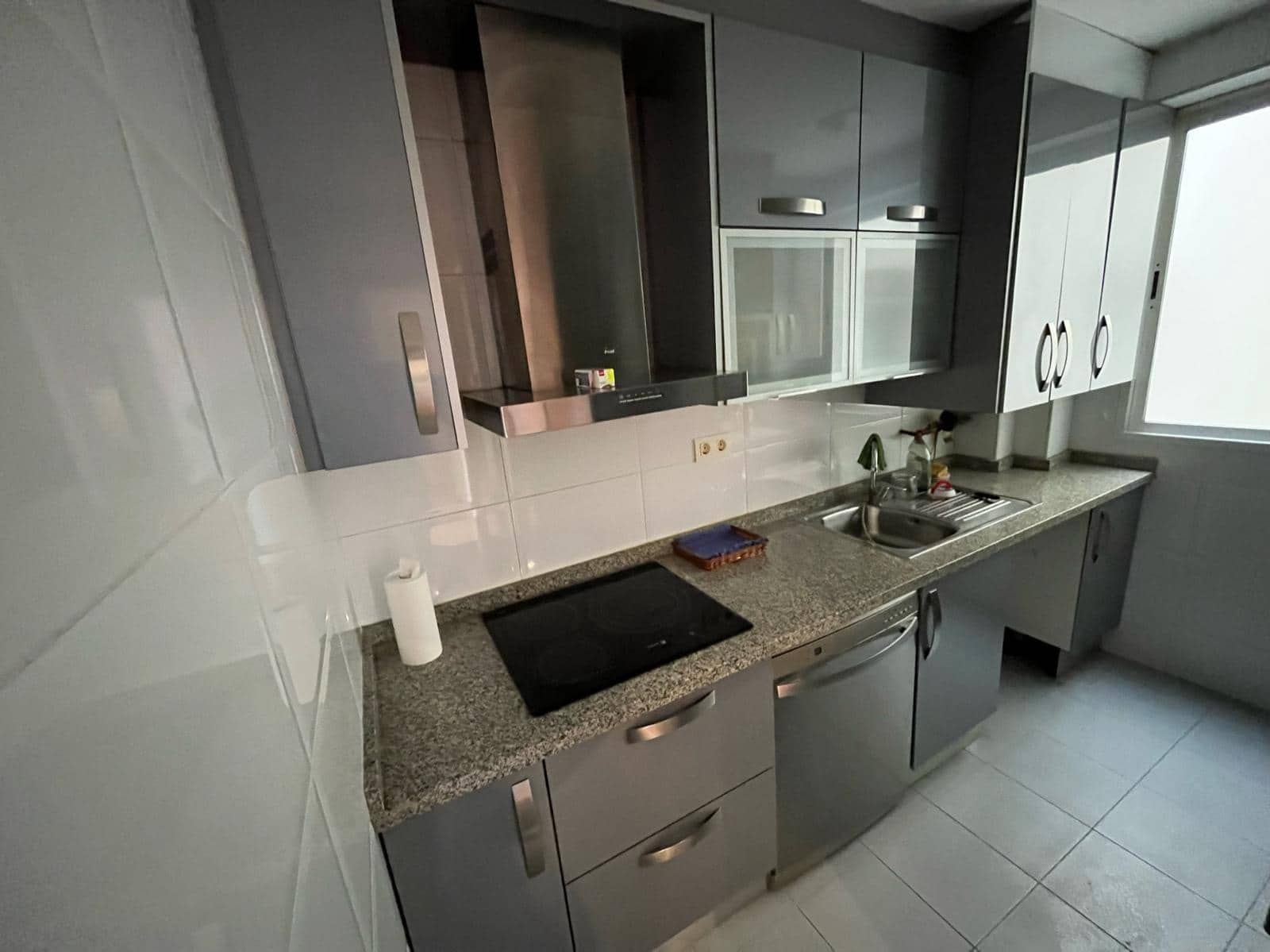 Piso de 3 habitaciones en Granada ciudad en alquiler - 900 € (Ref: 9497272)