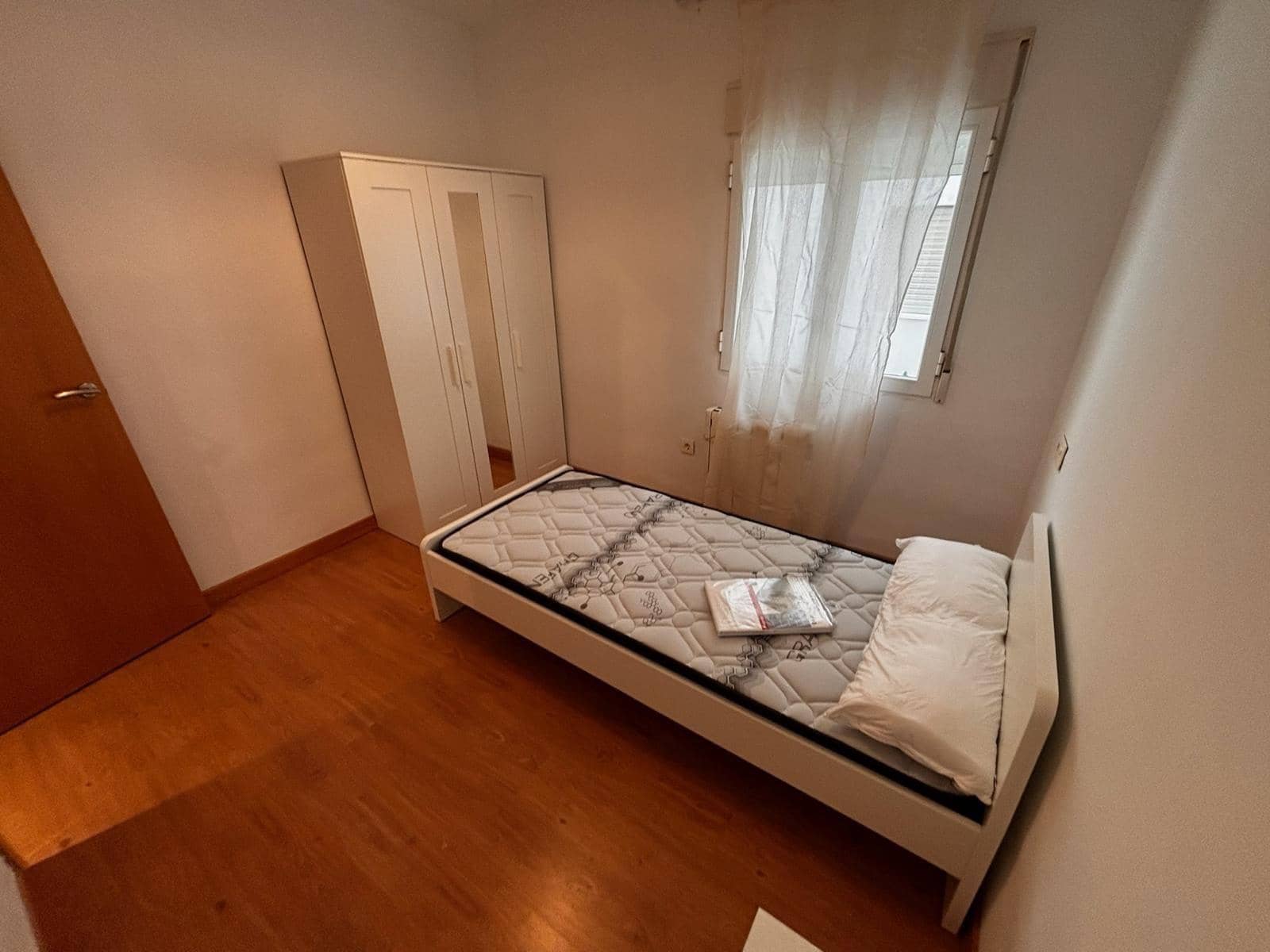Piso de 3 habitaciones en Granada ciudad en alquiler - 900 € (Ref: 9497272)