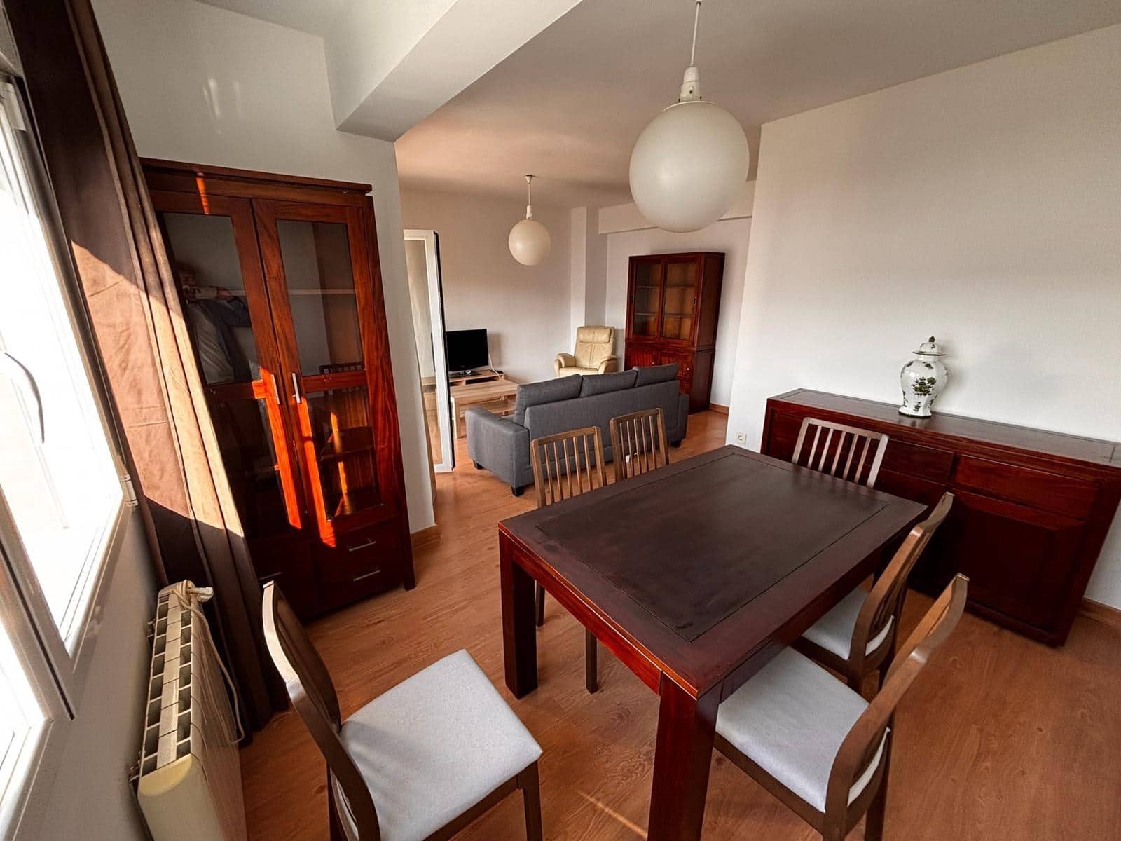 Piso de 3 habitaciones en Granada ciudad en alquiler - 900 € (Ref: 9497272)