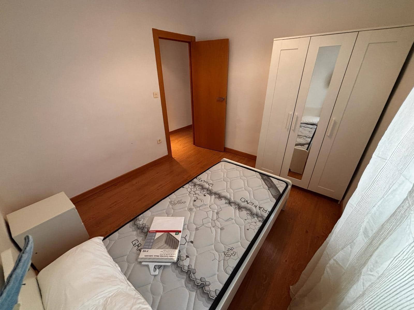 Piso de 3 habitaciones en Granada ciudad en alquiler - 900 € (Ref: 9497272)