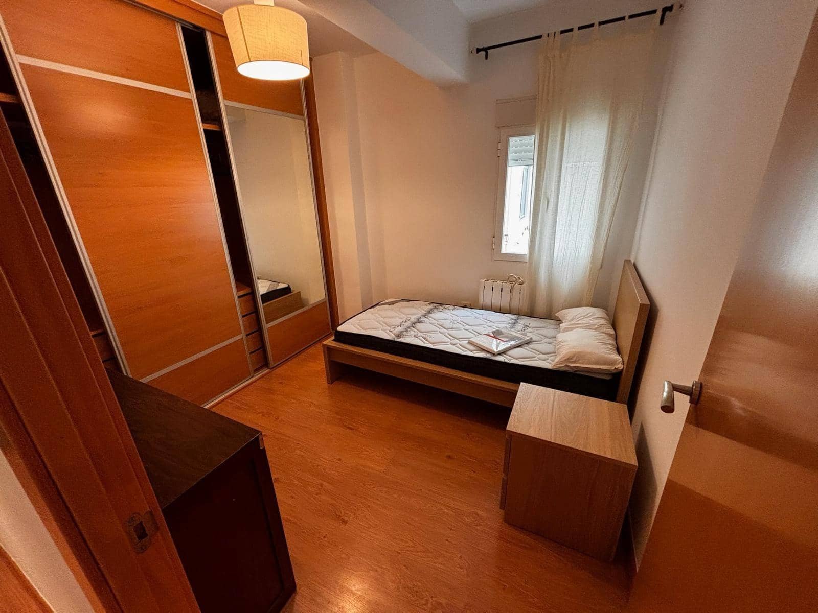 Piso de 3 habitaciones en Granada ciudad en alquiler - 900 € (Ref: 9497272)