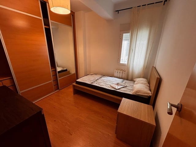 Piso de 3 habitaciones en Camino de Ronda - Rosaleda, Granada ciudad en alquiler - 900 € (Ref: 9497272)