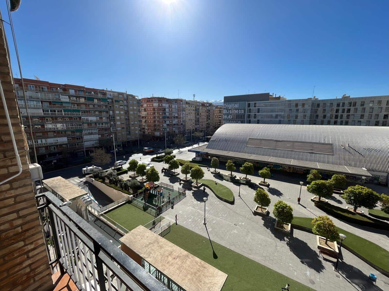 Piso de 3 habitaciones en Granada ciudad en alquiler - 900 € (Ref: 9497272)