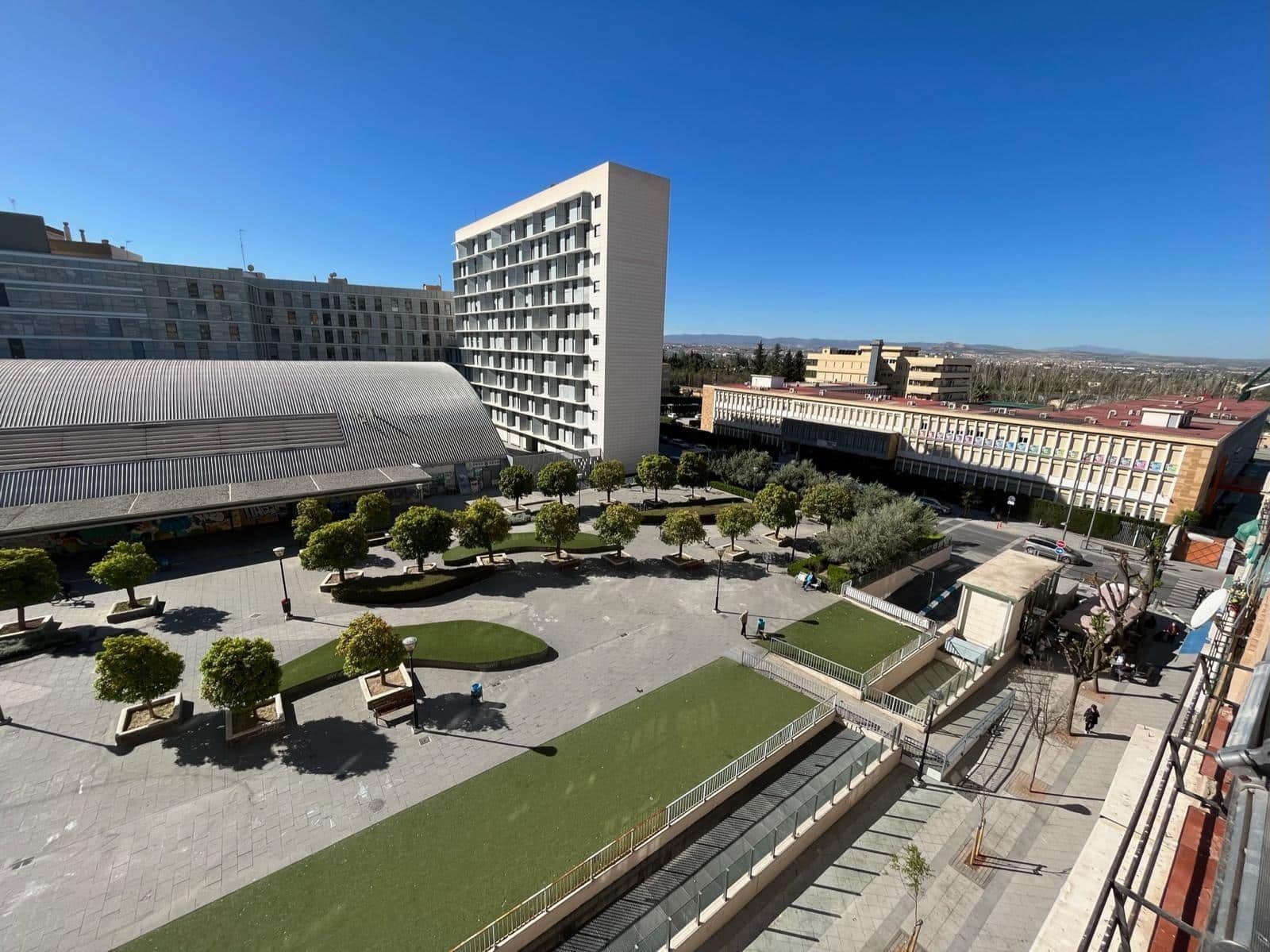 Piso de 3 habitaciones en Granada ciudad en alquiler - 900 € (Ref: 9497272)