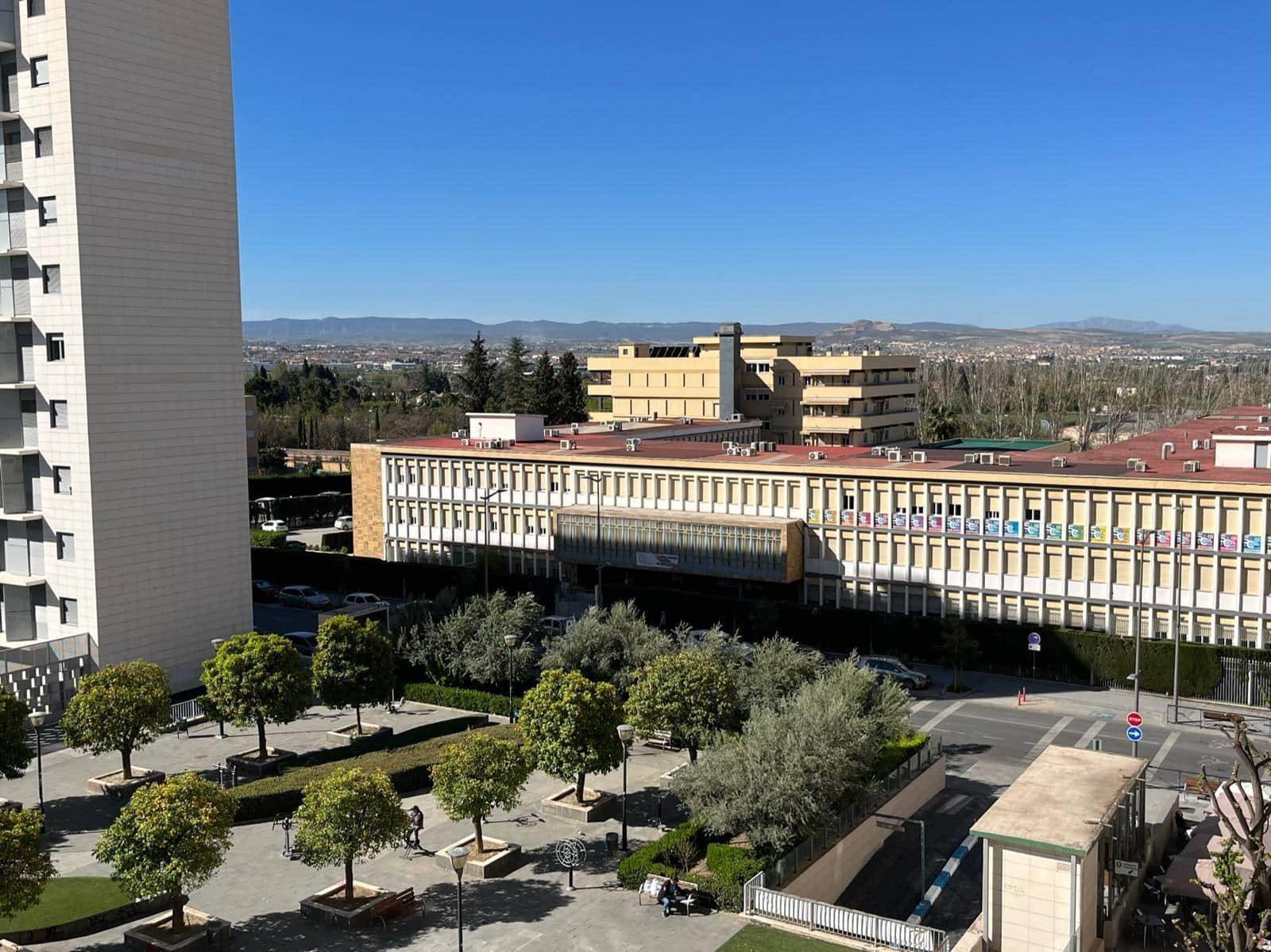 Piso de 3 habitaciones en Granada ciudad en alquiler - 900 € (Ref: 9497272)