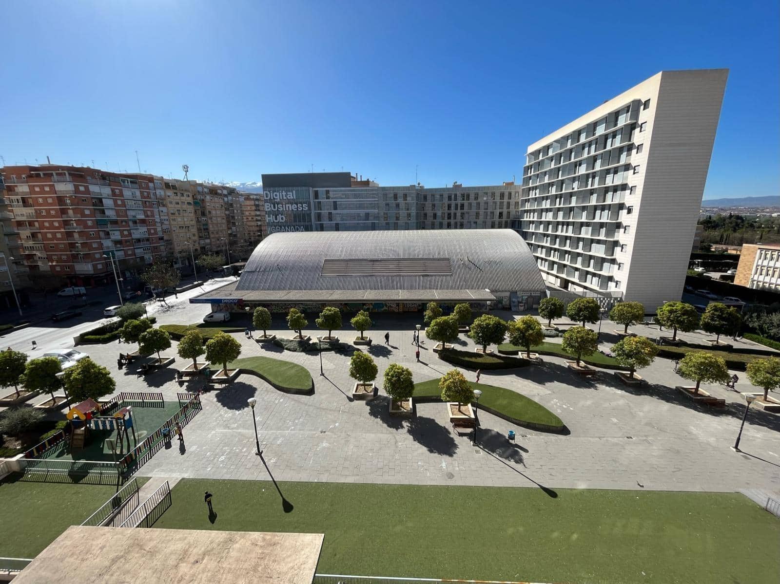 Piso de 3 habitaciones en Granada ciudad en alquiler - 900 € (Ref: 9497272)