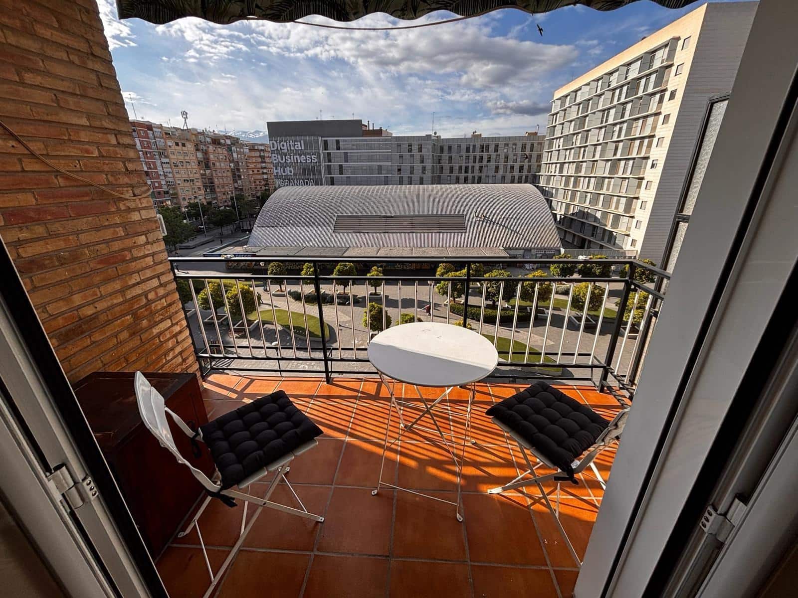 Piso de 3 habitaciones en Granada ciudad en alquiler - 900 € (Ref: 9497272)