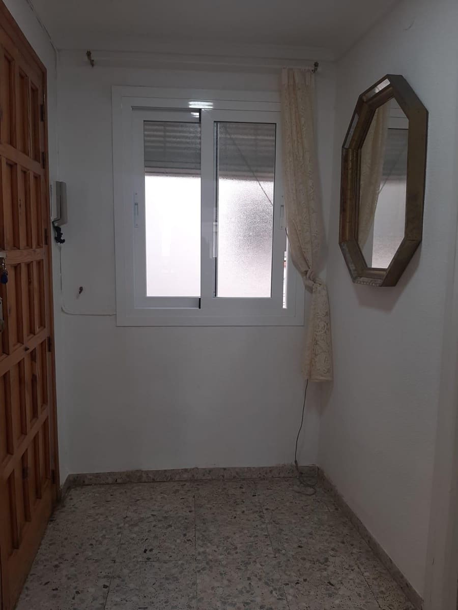 Piso de 3 habitaciones en Granada ciudad en alquiler - 950 € (Ref: 9497273)