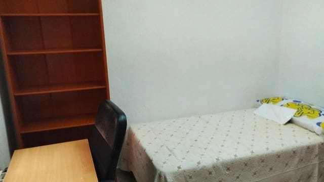 Piso de 4 habitaciones en Camino de Ronda - Rosaleda, Granada ciudad en alquiler - 1.150 € (Ref: 9497274)