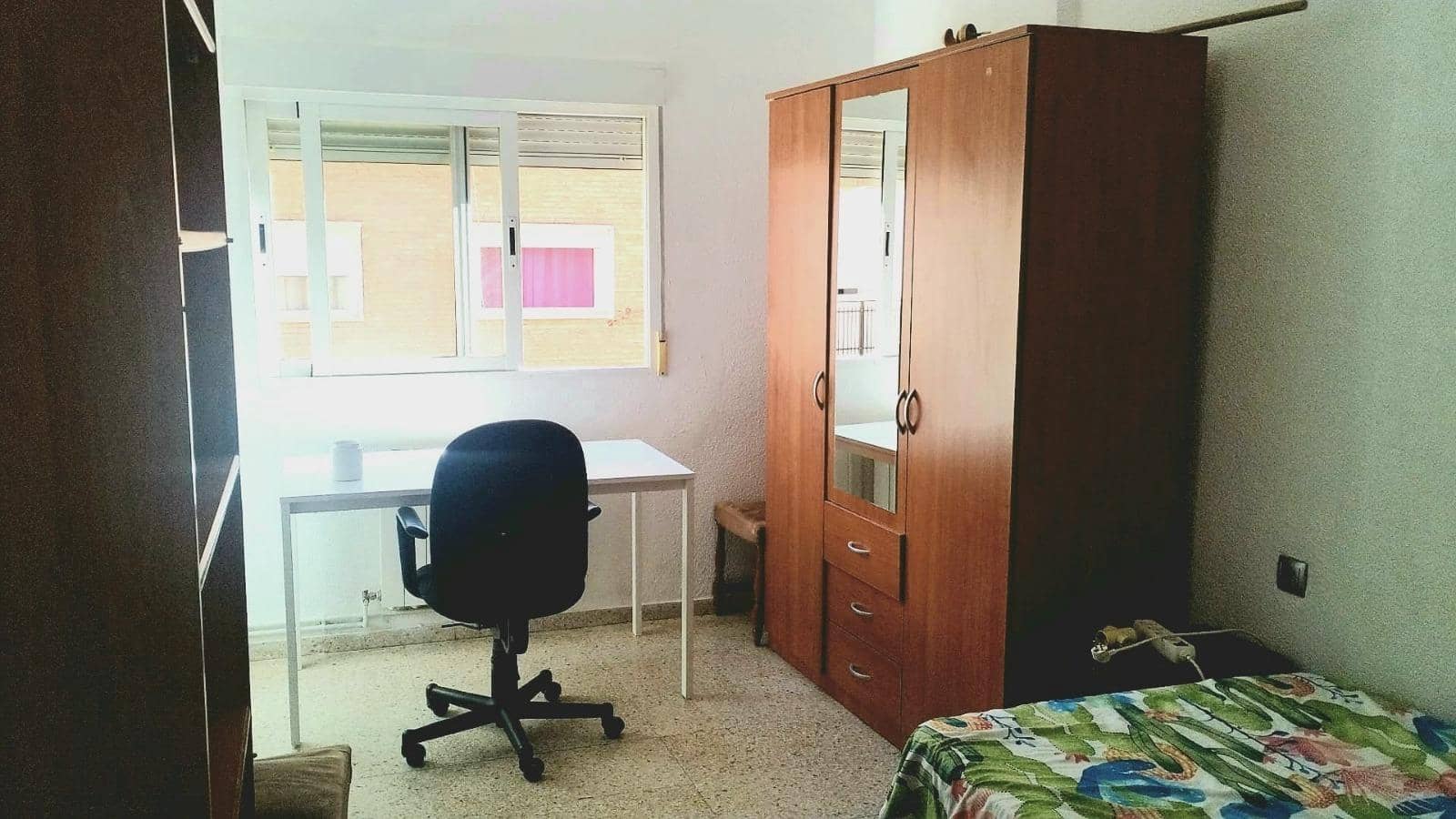 Piso de 4 habitaciones en Granada ciudad en alquiler - 1.150 € (Ref: 9497274)