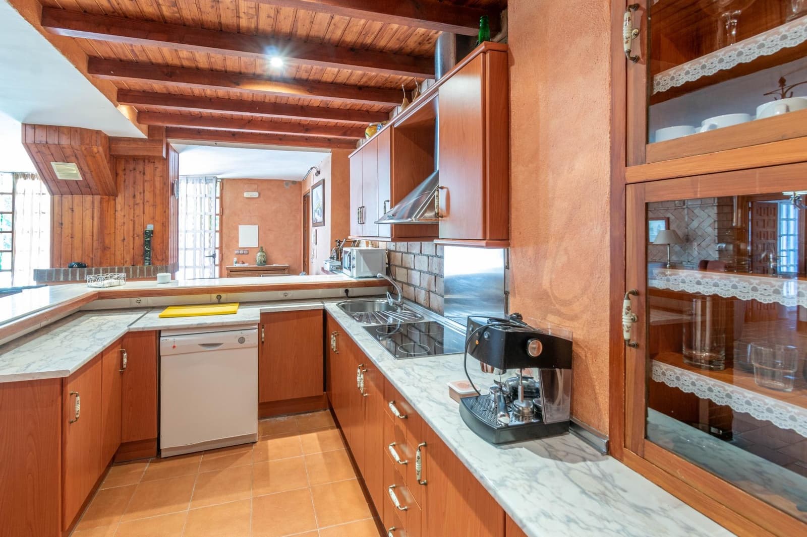 6 bedroom Villa for sale in Albolote with pool garage - € 475,000 (Ref: 9508916)