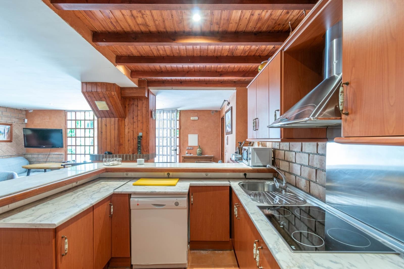 6 bedroom Villa for sale in Albolote with pool garage - € 475,000 (Ref: 9508916)