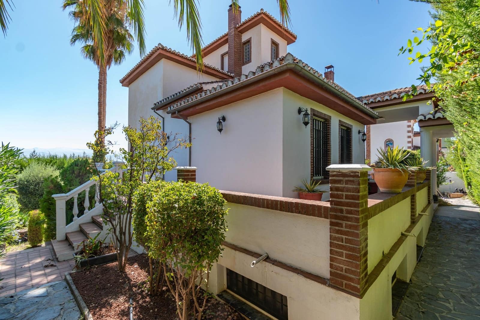 6 bedroom Villa for sale in Albolote with pool garage - € 475,000 (Ref: 9508916)