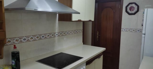 3 bedroom Flat for rent in Camino de Ronda - Rosaleda, Granada city - € 850 (Ref: 9513445)