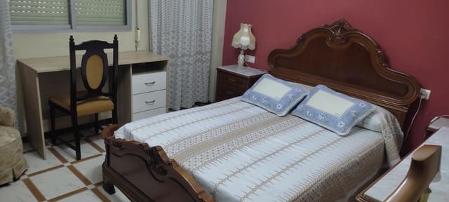 3 bedroom Flat for rent in Camino de Ronda - Rosaleda, Granada city - € 850 (Ref: 9513445)