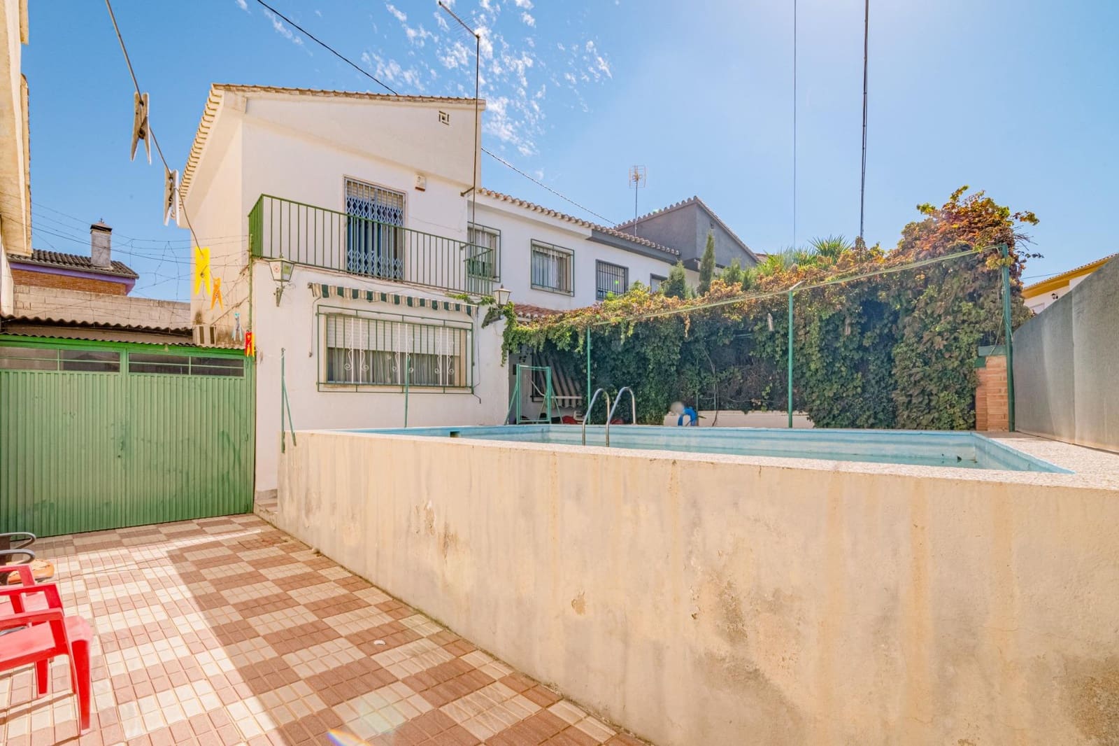 5 makuuhuone Rivitalo myytävänä paikassa La Zubia mukana uima-altaan 
autotalli - 205 000 € (Ref: 9513447)